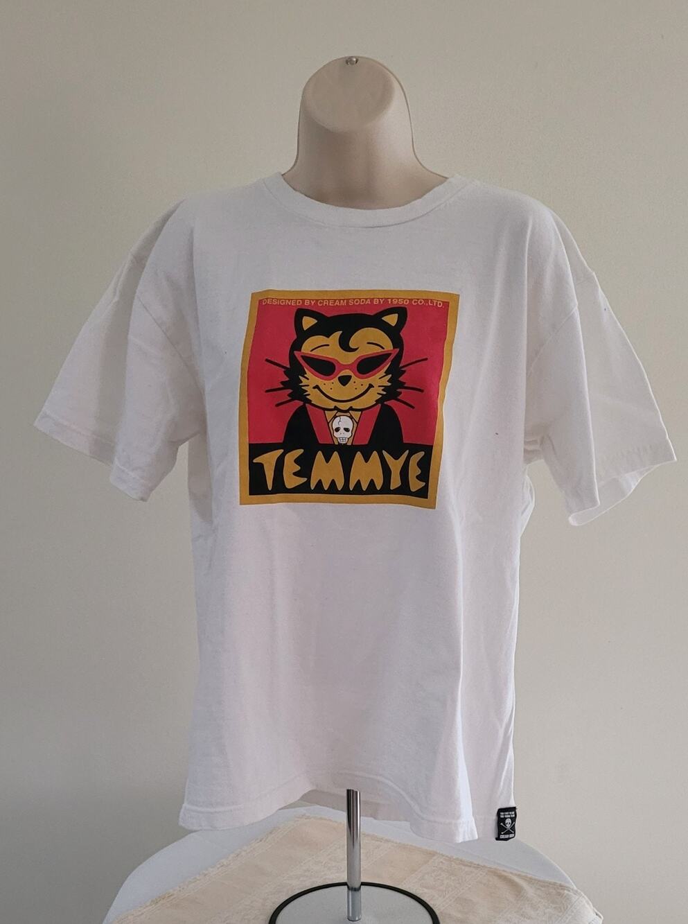 TEMMYE White T-Shirt By Cream Soda/R&R Gear Dept Cat Street End- Sz 44 in Chest